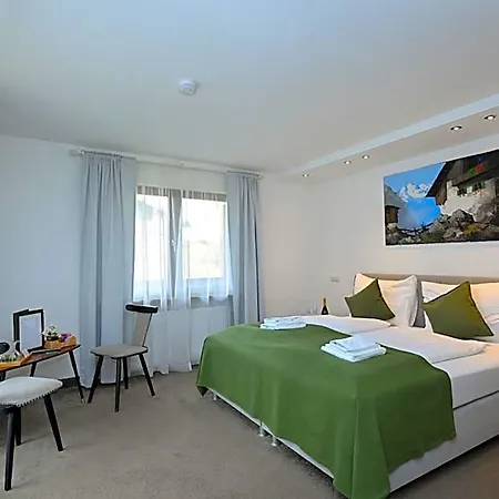 Hardi's Hotel *