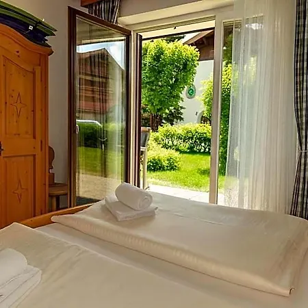 Hardi's Hotel *